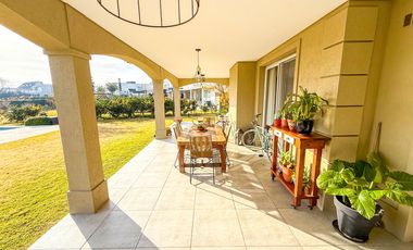 CASA EN VENTA A LA LAGUNA EN VILLANUEVA SAN BENITO