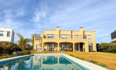 CASA EN VENTA A LA LAGUNA EN VILLANUEVA SAN BENITO