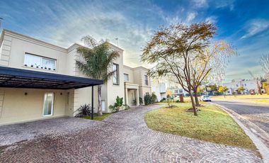 CASA EN VENTA A LA LAGUNA EN VILLANUEVA SAN BENITO