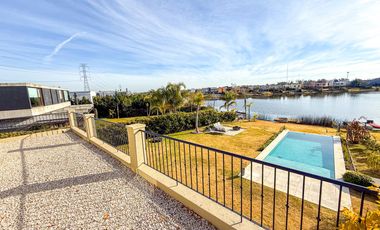 CASA EN VENTA A LA LAGUNA EN VILLANUEVA SAN BENITO