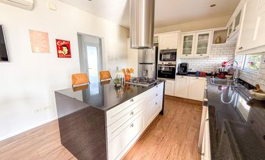 CASA EN VENTA A LA LAGUNA EN VILLANUEVA SAN BENITO