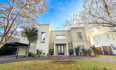 CASA EN VENTA A LA LAGUNA EN VILLANUEVA SAN BENITO