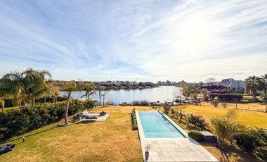 CASA EN VENTA A LA LAGUNA EN VILLANUEVA SAN BENITO