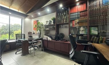 Casa en venta en unidad tranquila y central en el poblado