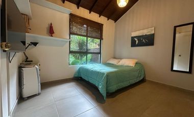 Casa en venta en unidad tranquila y central en el poblado