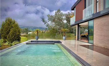 Venta Casa Campestre Infinity Pool Parcelacion Alto Palmas Envigado