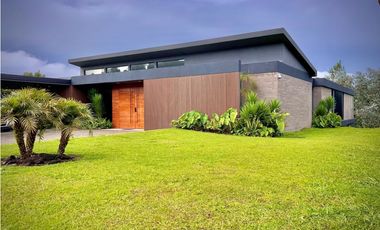 Venta Casa Campestre Infinity Pool Parcelacion Alto Palmas Envigado