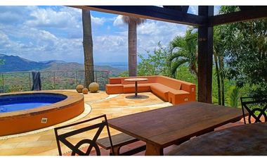 HERMOSA CASA CAMPESTRE CON TOQUE COLONIAL EN COLINAS DE ARROYOALTO AL