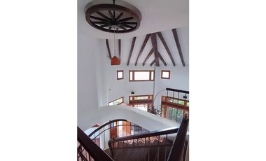 HERMOSA CASA CAMPESTRE CON TOQUE COLONIAL EN COLINAS DE ARROYOALTO AL