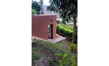 HERMOSA CASA CAMPESTRE CON TOQUE COLONIAL EN COLINAS DE ARROYOALTO AL