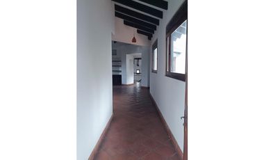 HERMOSA CASA CAMPESTRE CON TOQUE COLONIAL EN COLINAS DE ARROYOALTO AL