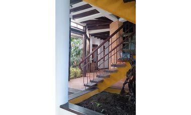 HERMOSA CASA CAMPESTRE CON TOQUE COLONIAL EN COLINAS DE ARROYOALTO AL