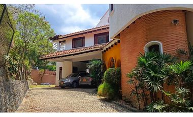 HERMOSA CASA CAMPESTRE CON TOQUE COLONIAL EN COLINAS DE ARROYOALTO AL