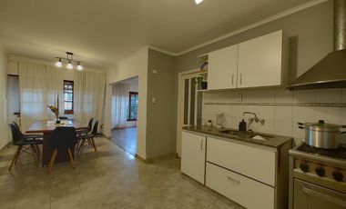Casa en venta - 4 Dormitorios 2 Baños - 201Mts2 - Mar del Plata