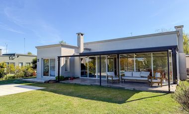 CASA EN VENTA A LA LAGUNA EN SAN BENITO VILLANUEVA