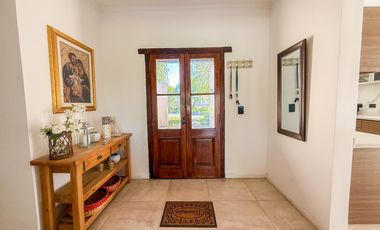 CASA EN VENTA A LA LAGUNA EN SAN BENITO VILLANUEVA