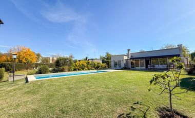 CASA EN VENTA A LA LAGUNA EN SAN BENITO VILLANUEVA