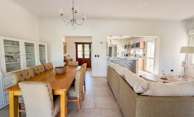 CASA EN VENTA A LA LAGUNA EN SAN BENITO VILLANUEVA