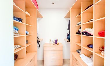 CASA EN VENTA A LA LAGUNA EN SAN BENITO VILLANUEVA