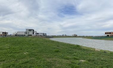 Lote con espectacular vista a la laguna central Barrio Los Puentes Nordelta