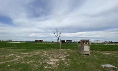 Lote con espectacular vista a la laguna central Barrio Los Puentes Nordelta