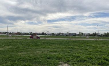 Lote con espectacular vista a la laguna central Barrio Los Puentes Nordelta