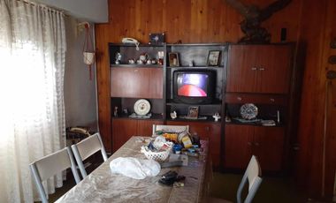 Casa en venta - 2 Dormitorios 1 Baño - Cochera - 250Mts2 - Berazategui