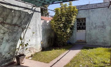 Casa en venta - 2 Dormitorios 1 Baño - Cochera - 250Mts2 - Berazategui