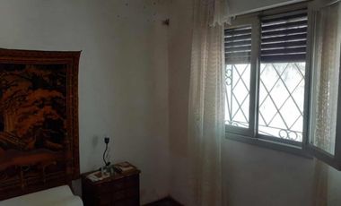 Casa en venta - 2 Dormitorios 1 Baño - Cochera - 250Mts2 - Berazategui