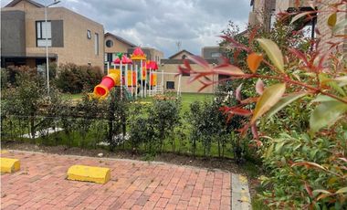 Arriendo casa de dos niveles en cajica en conjunto cerrado