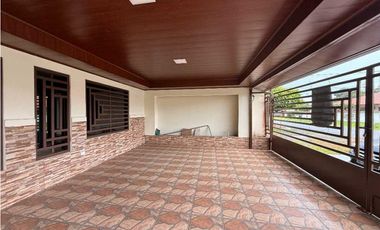 VENTA DE CASA EN DAVID CENTRO CERCADA