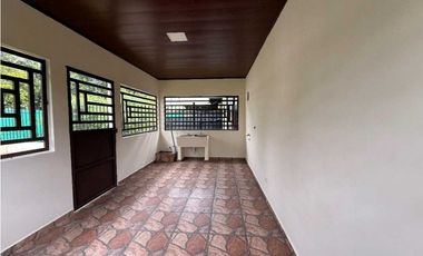 VENTA DE CASA EN DAVID CENTRO CERCADA