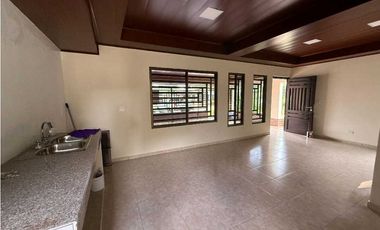 VENTA DE CASA EN DAVID CENTRO CERCADA