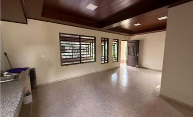 VENTA DE CASA EN DAVID CENTRO CERCADA