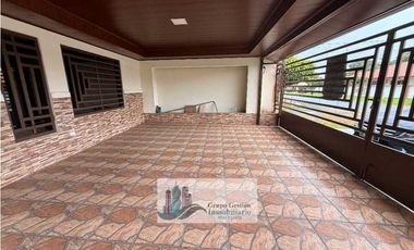 VENTA DE CASA EN DAVID CENTRO CERCADA