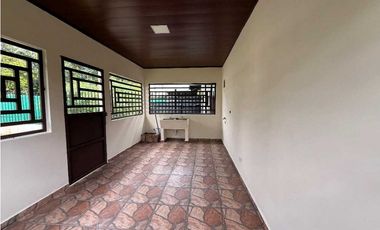 VENTA DE CASA EN DAVID CENTRO CERCADA