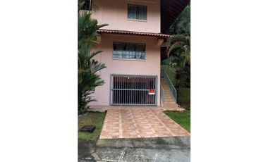 VENTA CASA EN ALBROOK EN PASEO DE LA IGUANA