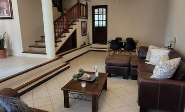 Casa en venta c/ cochera en Alto padilla