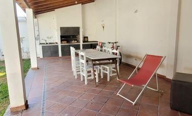 Casa en venta c/ cochera en Alto padilla