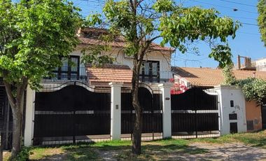 Casa en venta c/ cochera en Alto padilla