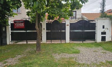 Casa en venta c/ cochera en Alto padilla