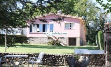 V111.ICHO CRUZ. CASA 4 DORM. FRENTE AL RIO.