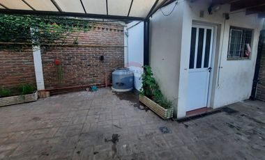 Venta de casa 3 amb, 12 octubre 1087 F. Varela