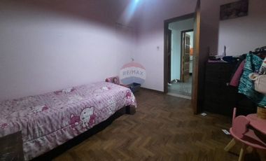 Venta de casa 3 amb, 12 octubre 1087 F. Varela