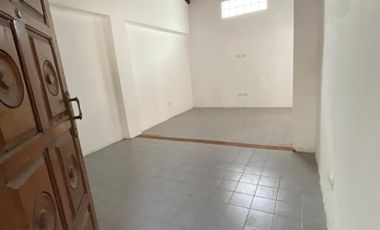 Venta casa reciclada, cochera. Zona río Baigorria