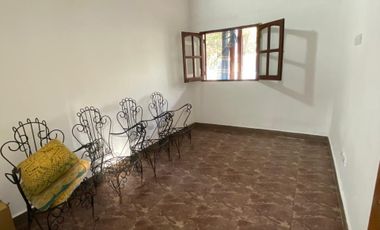 Venta casa reciclada, cochera. Zona río Baigorria