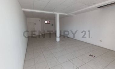 Plaza Comercial Colón y Babahoyo Alquilo Locales Comerciales Planta Alta 42m2