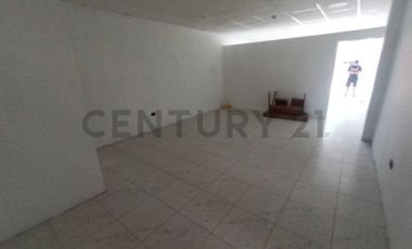 Plaza Comercial Colón y Babahoyo Alquilo Locales Comerciales Planta Alta 42m2