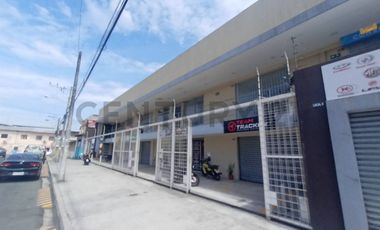 Plaza Comercial Colón y Babahoyo Alquilo Locales Comerciales Planta Alta 42m2