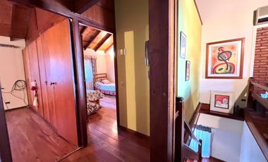 Casa en venta con jardín, pileta y quincho, en San Isidro